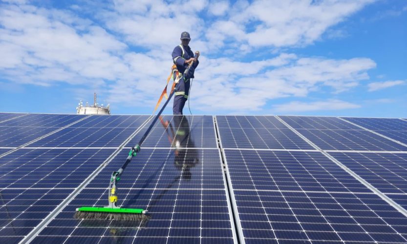 Solar-Panel-Cleaners-1000x600-1